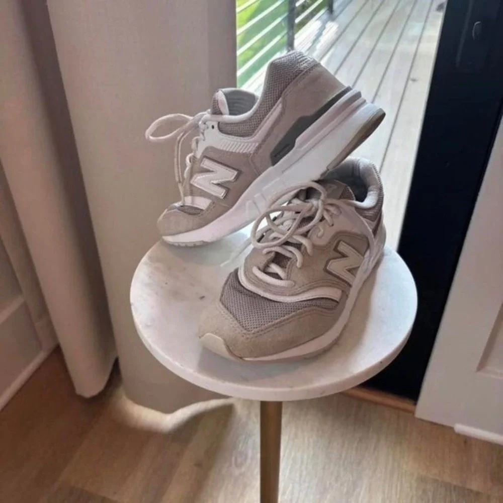 997H‎ sneakers from New Balance. Size 6- womens
